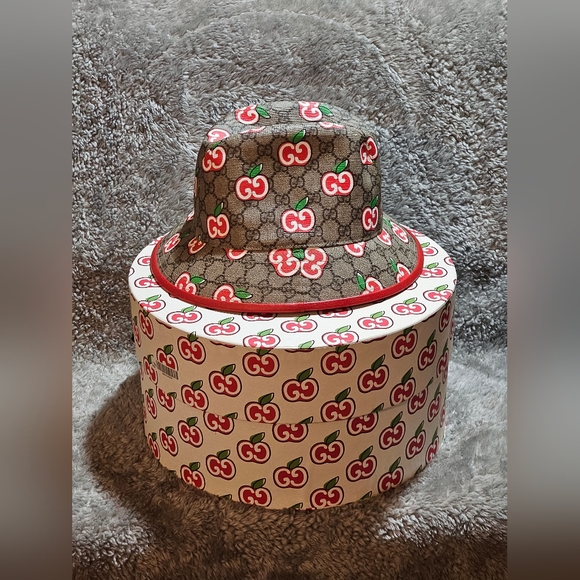 Gucci Women's Red and Green Patterned Hat - Picture 3 of 6